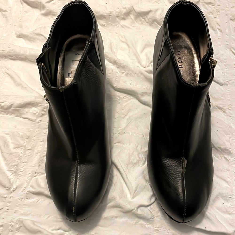 Black booties good condition